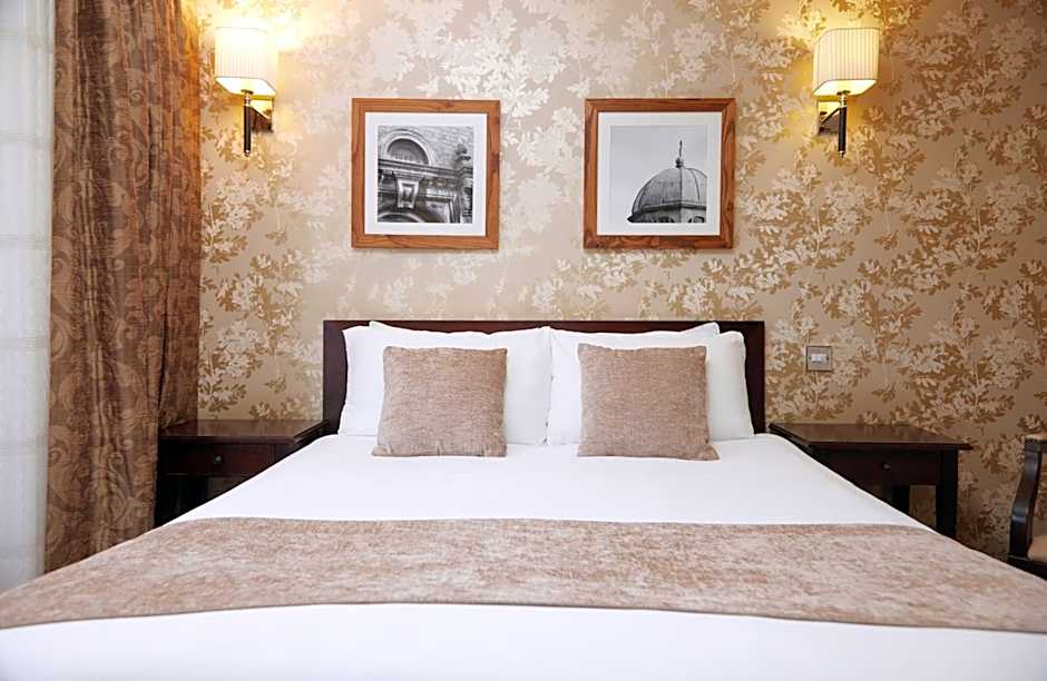 The Bell Hotel Woburn By Greene King Inns