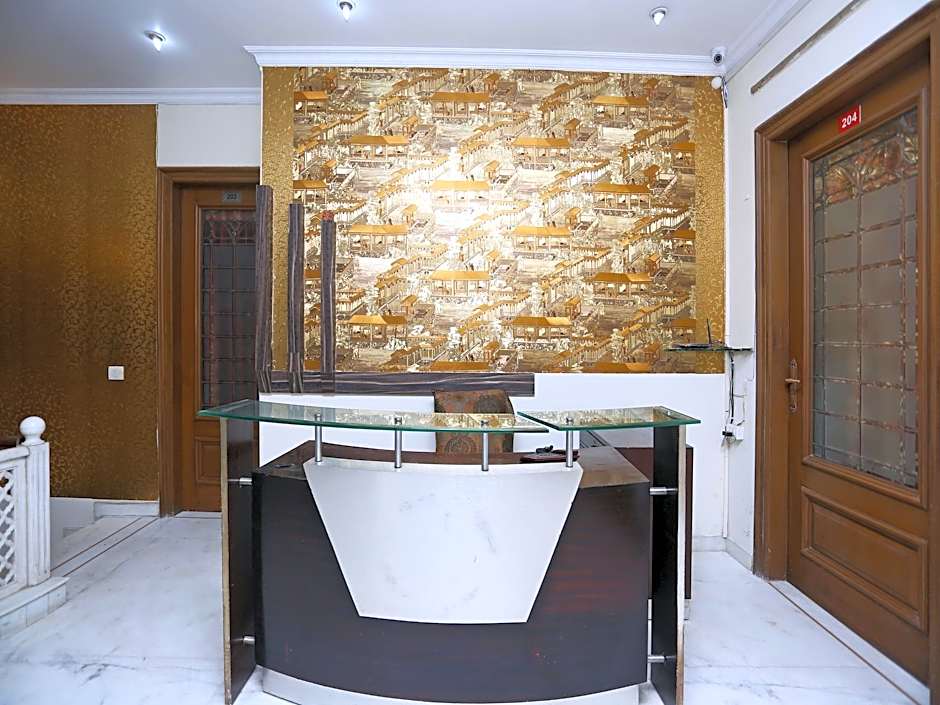 15716 The Red Orchid