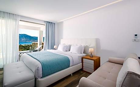 Junior Suite with Private Pool and Sea View