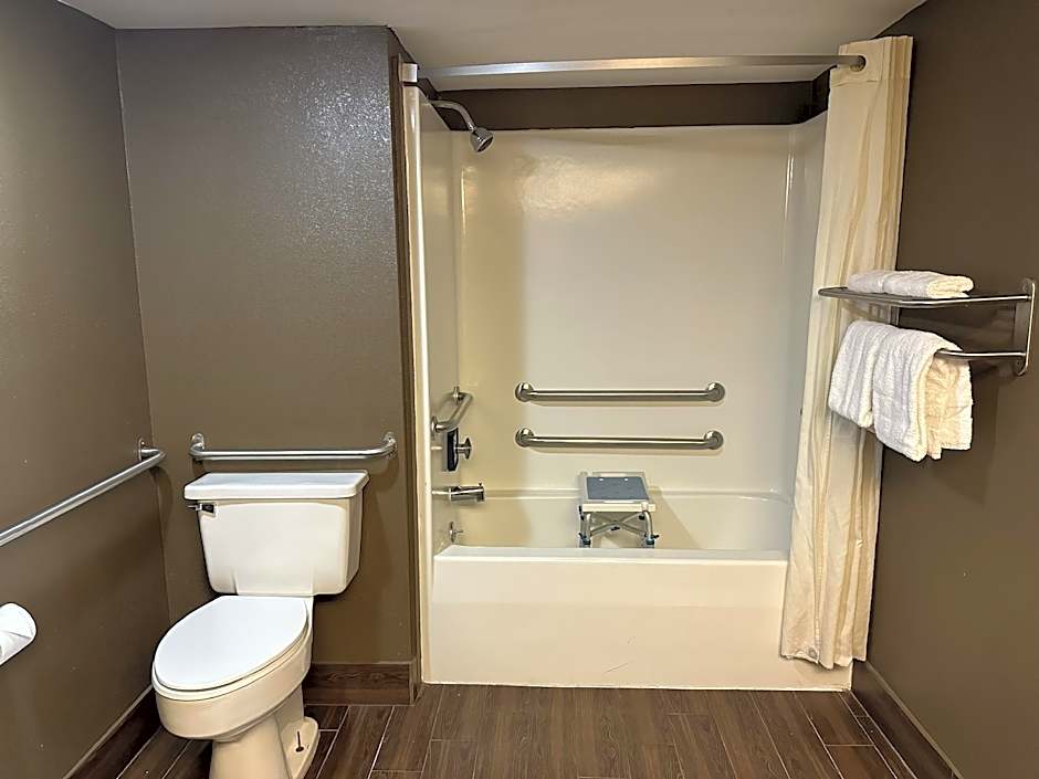 Red Roof Inn & Suites Marysville