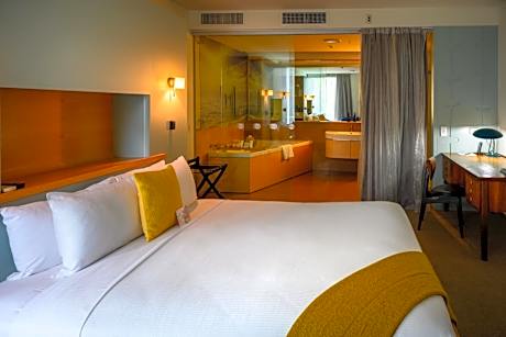 Deluxe King Room with Bath