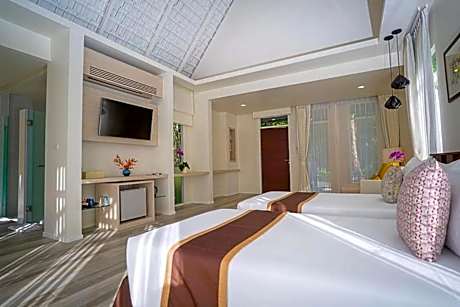 Triangle Suite Lakeside