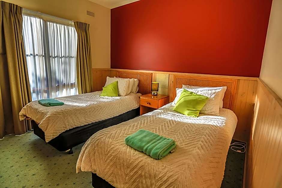 Mountain View Motor Inn & Holiday Lodges