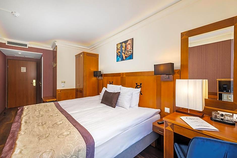 Carlton Hotel Buda Castle