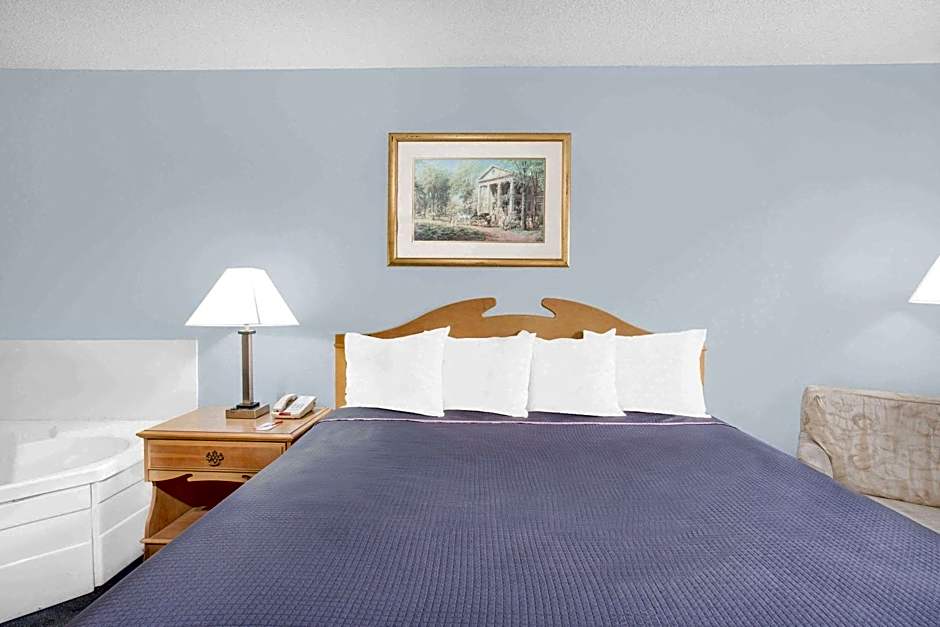 Howard Johnson by Wyndham Staunton