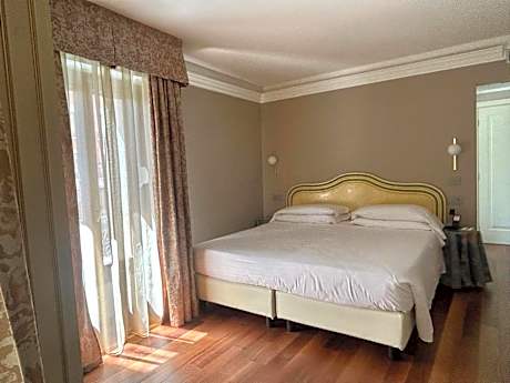 Classic Double Room with Canal View