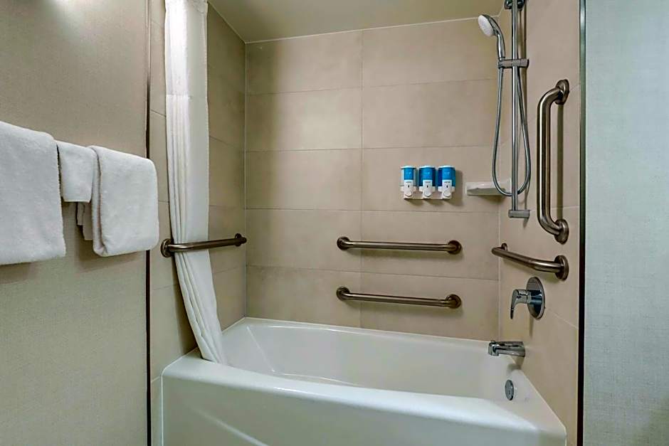 DRURY INN & SUITES CHARLOTTE UNIVERSITY PLACE