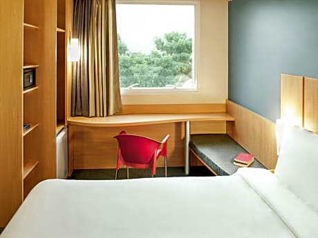 Standard Room with double bed