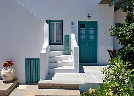 Anemoessa Rooms & Studios
