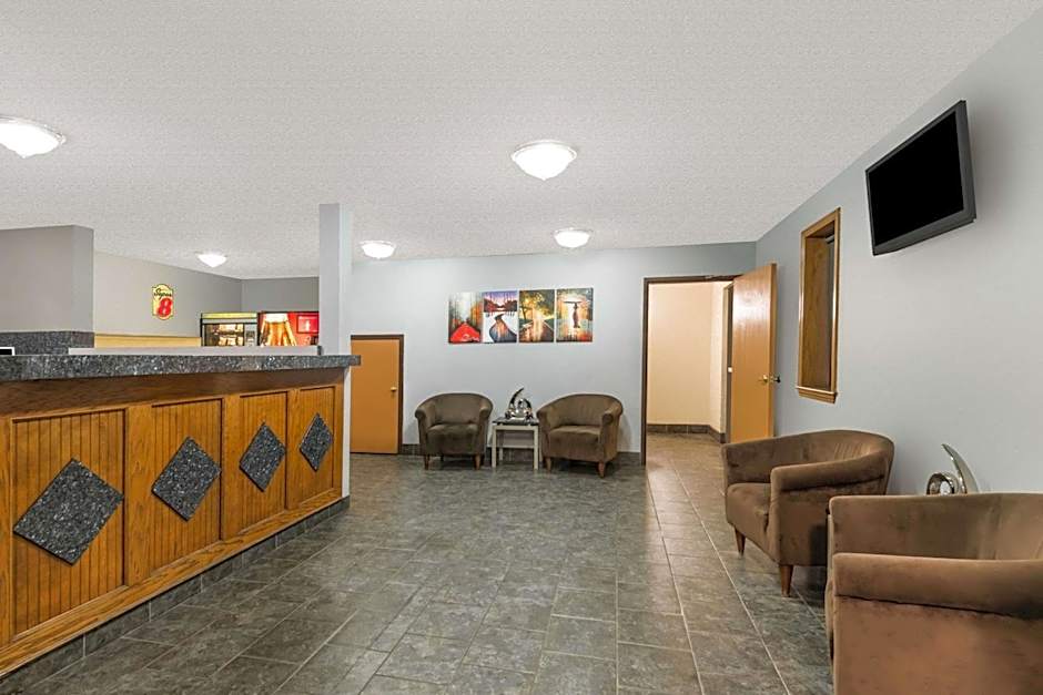 Super 8 by Wyndham Topeka/Wanamaker RD/I-70