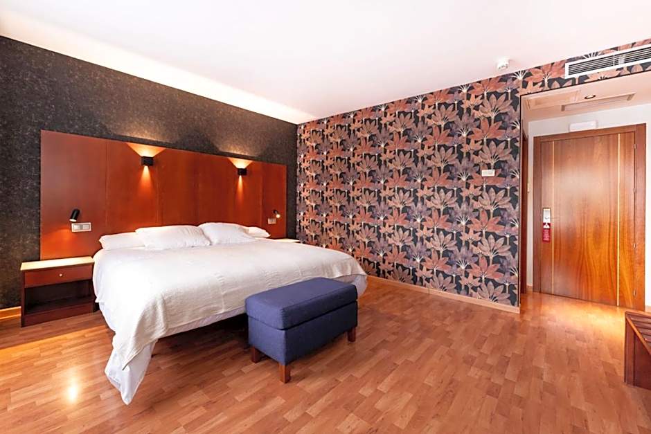 Photo 1 of 50 of Hotel Doña Urraca