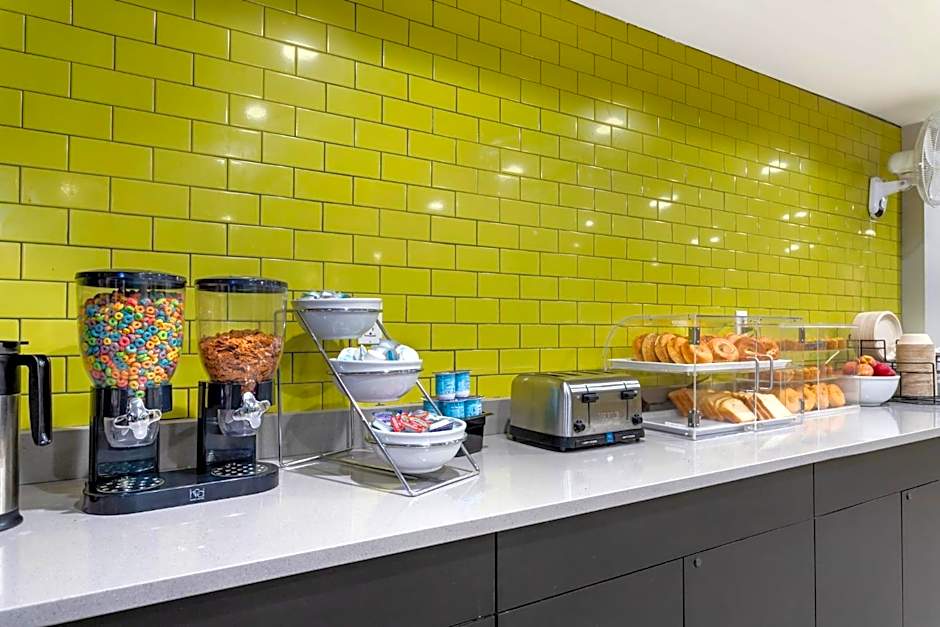 Red Roof PLUS Brooklyn - Flatbush Ave