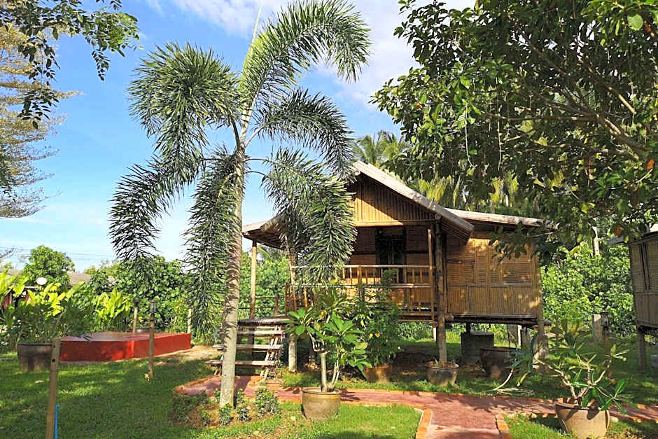 Tonmai Suites