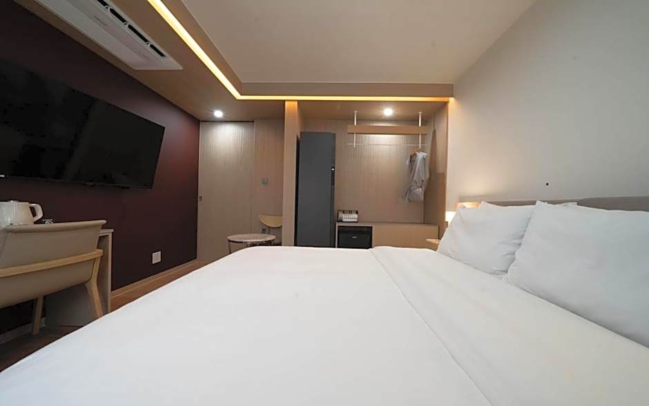 Hound Hotel Gimhae Samgye