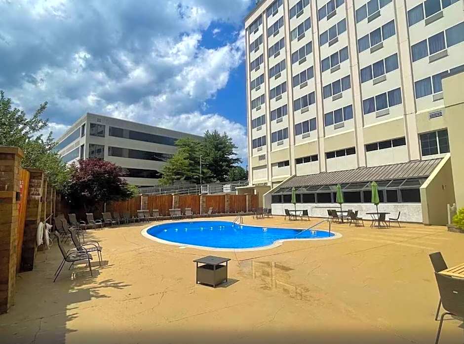 Brandywine Plaza Hotel