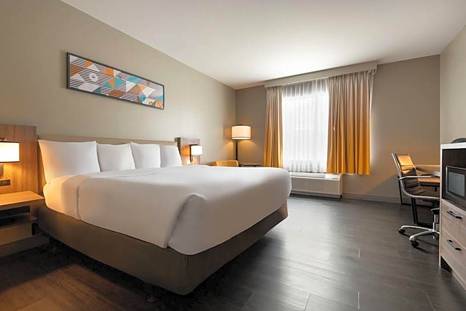 La Quinta Inn & Suites by Wyndham Montgomery