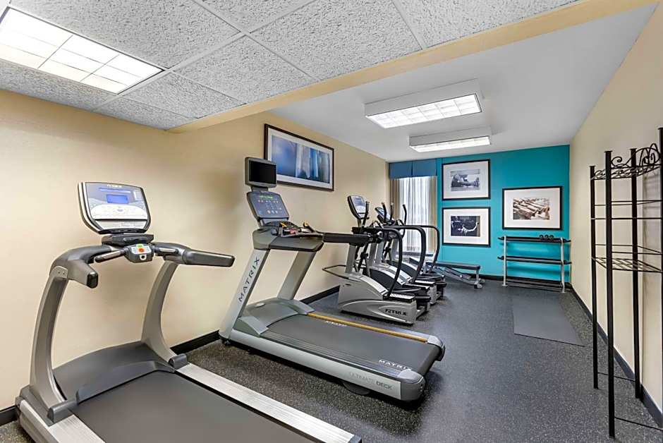 Sonesta Essential Houston Hobby Airport