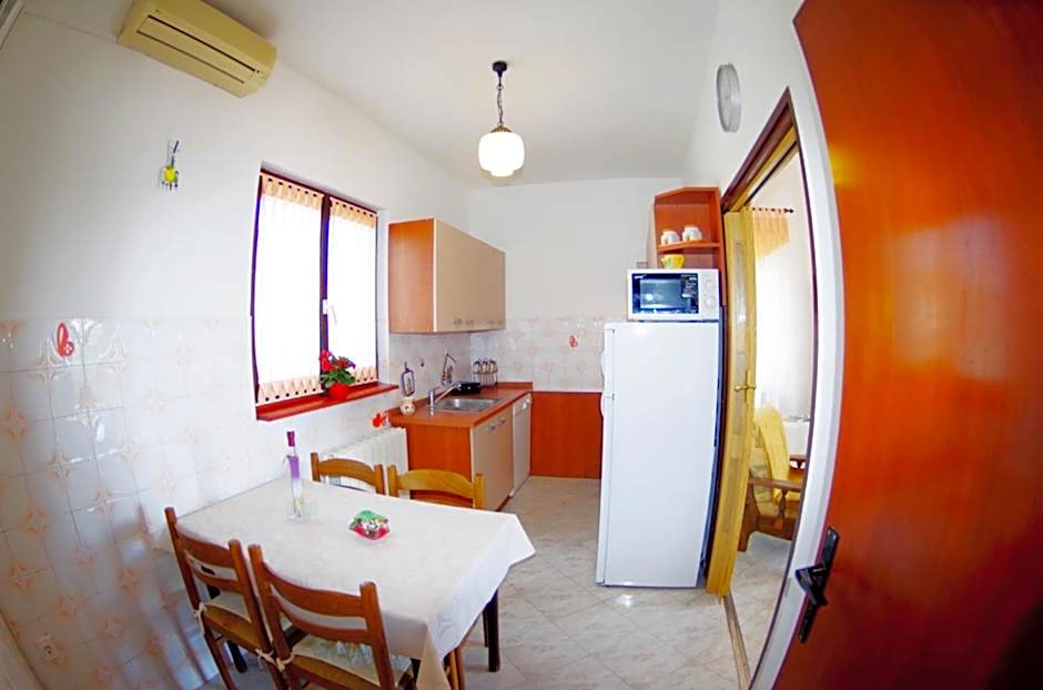 Apartment Elena, village Peresiji