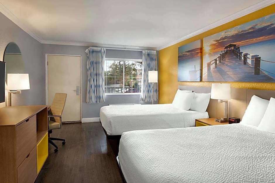 Days Inn by Wyndham Pensacola - Historic Downtown