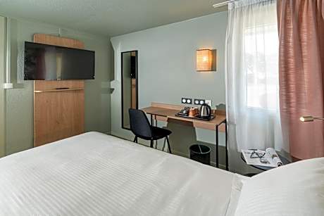 Family Room with One King Bed and One Double Bed - Non-Smoking