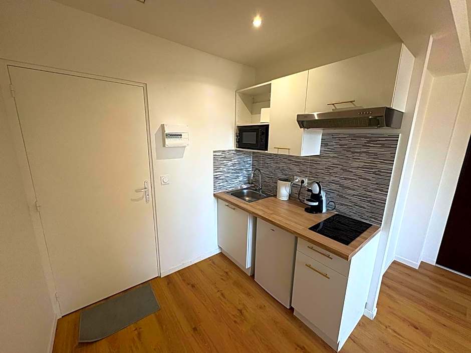 STUDIO CASSIN - next to tramway line 2 near airport
