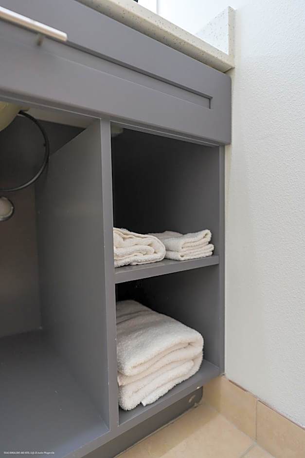 Texas Bungalows Hotel & Hotel Que at Lakeline Austin Cedar Park