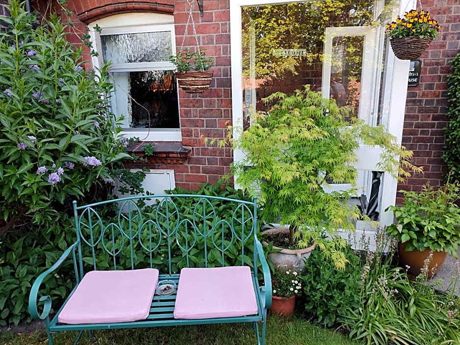 Anton Guest House Bed and Breakfast