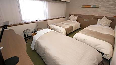 Twin Room with Extra Bed - Non Smoking