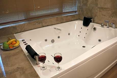 Suite with Spa Bath