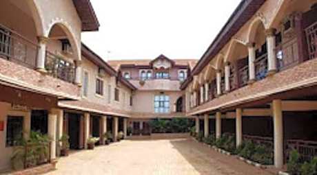 Townhall Hotel & Suites