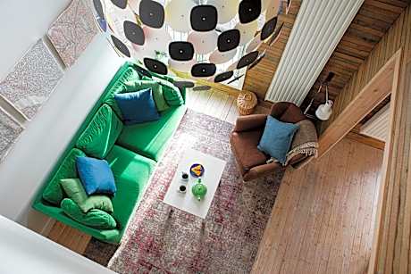 Large Studio with Lake View - Split Level