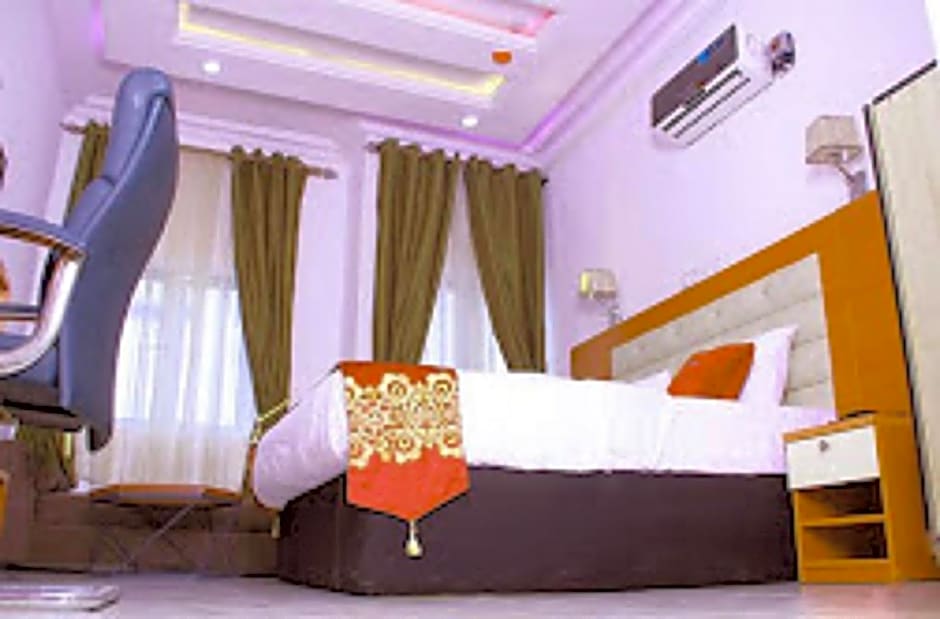 Time Oak Hotel and Suites Royale