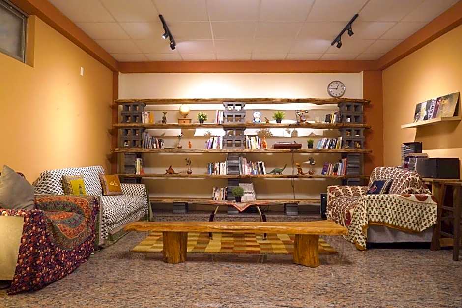 Dulan The Travel Bug Bistro Inn