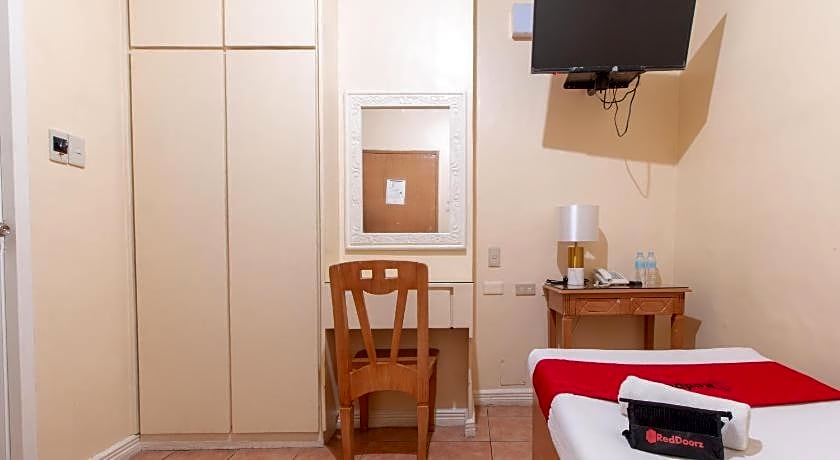 RedDoorz @ Downtown Tacloban