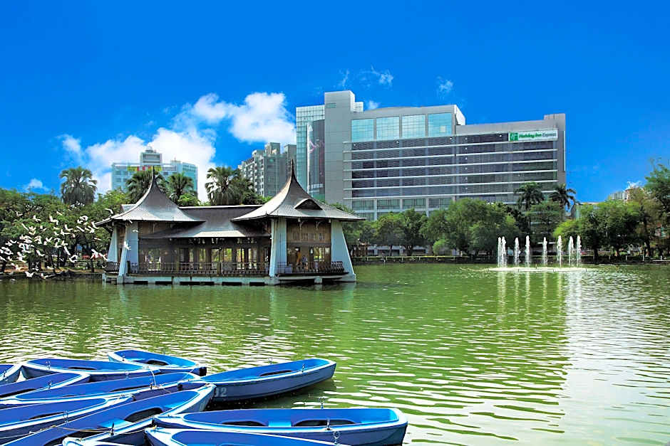 Holiday Inn Express Taichung Station