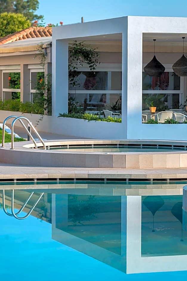 Bitzaro Grande Hotel & Suites