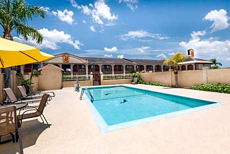 Super 8 by Wyndham Kingsville