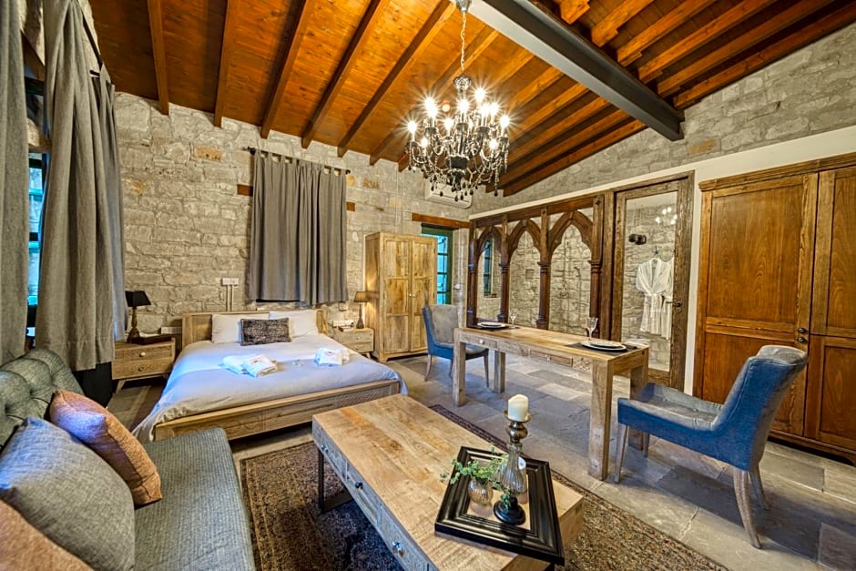 Oinou Strata - Adults Only