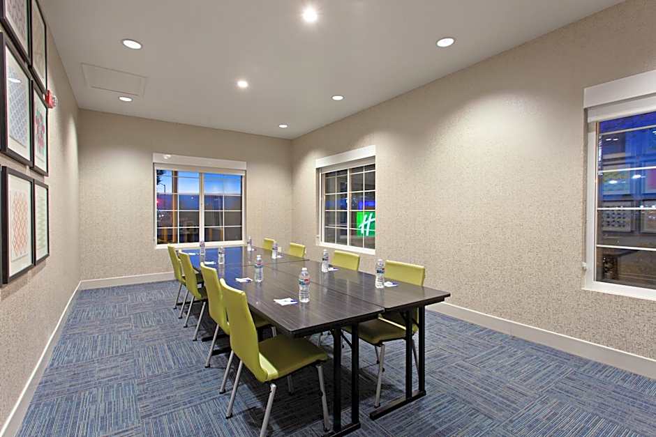 Holiday Inn Express Oakland Airport By IHG