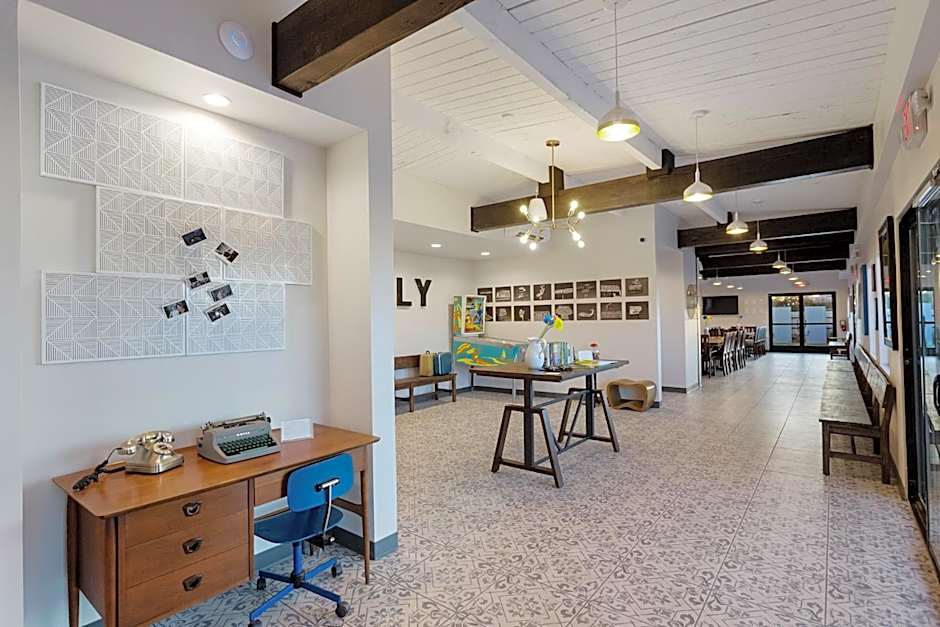 Hotel McCoy - Art, Coffee, Beer, Wine