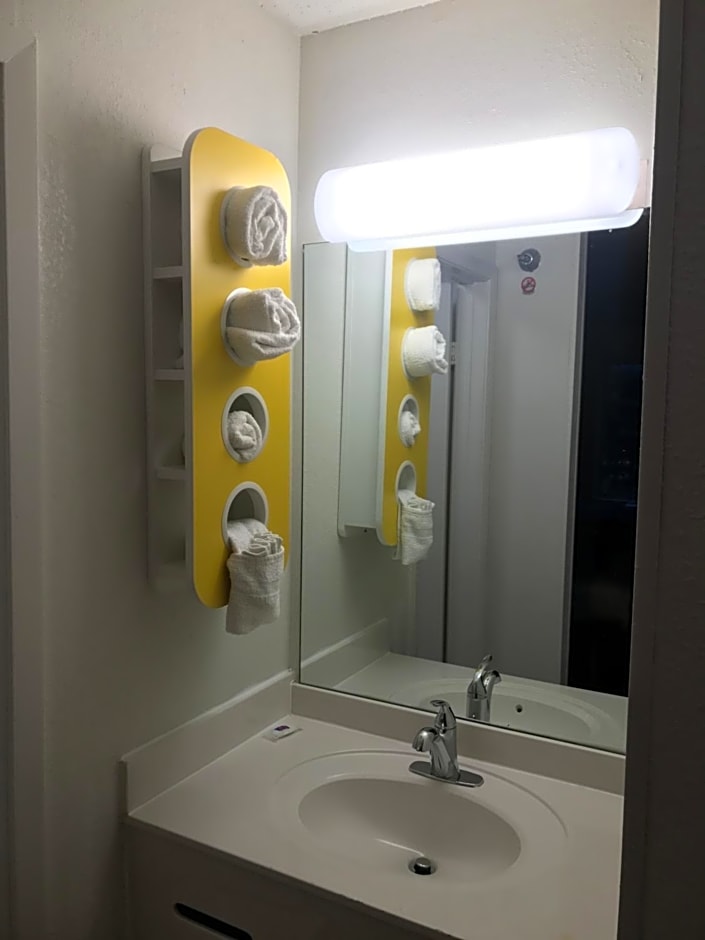 Motel 6-Raleigh, NC - North