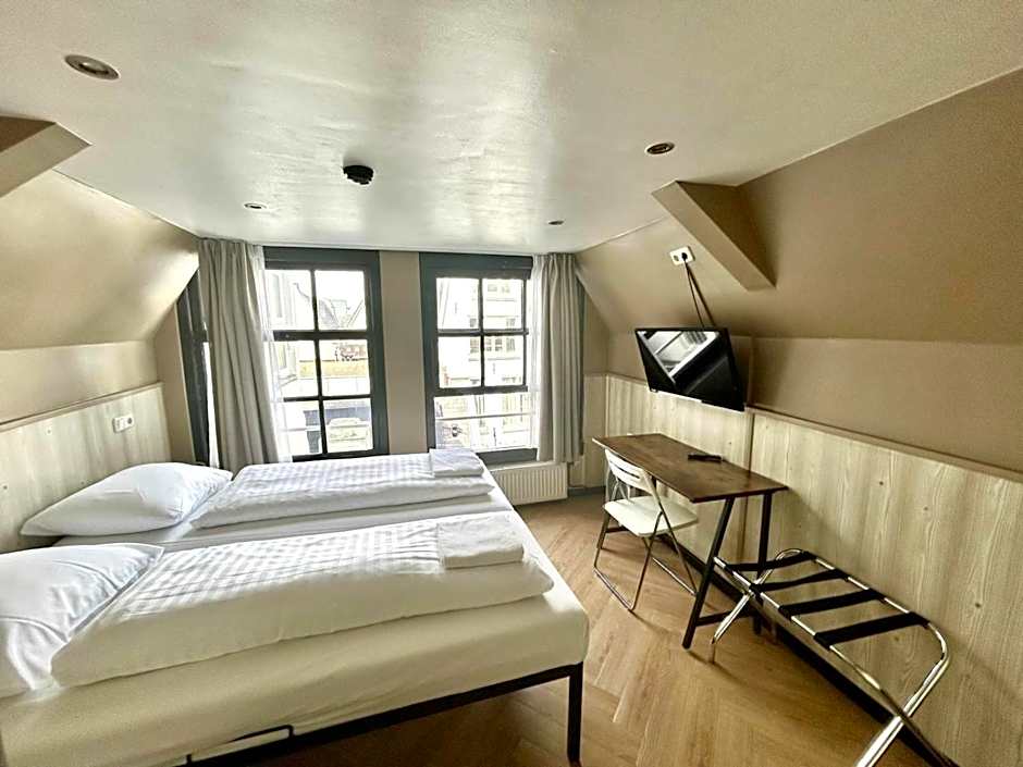 Budget Hotel Damrak Inn