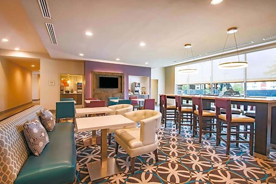La Quinta Inn & Suites by Wyndham Mechanicsburg - Harrisburg