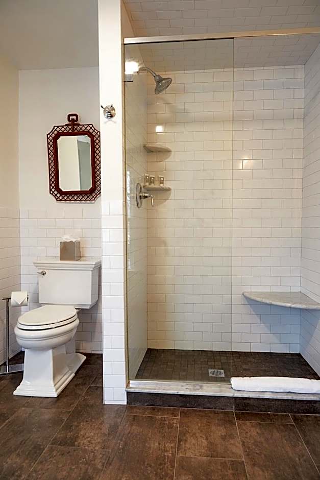 Shelter Harbor Inn