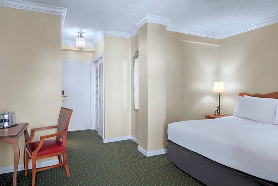 Photo 1 of 5 of 1 King Bed, Balcony