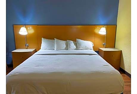 1 King Bed | Suite, Non-Smoking, Micfridge