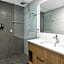 Best Western Plus North Lakes Hotel