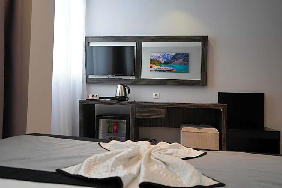 Pasaport Pier Hotel