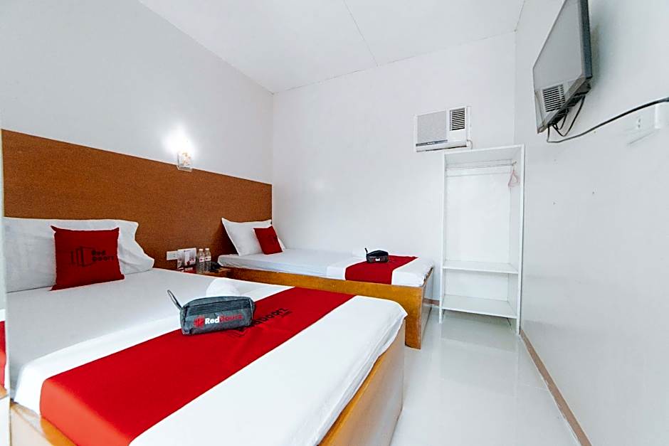 RedDoorz @ Old Buswang Road