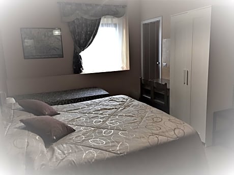 Triple Room with Private Bathroom